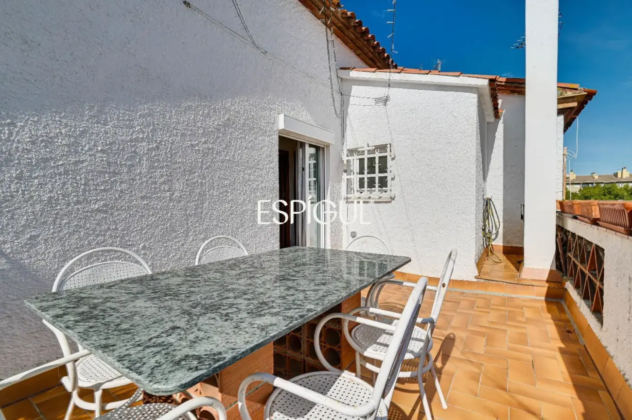 Haus zum Verkauf mit 4 Schlafzimmern in Sant Narcís