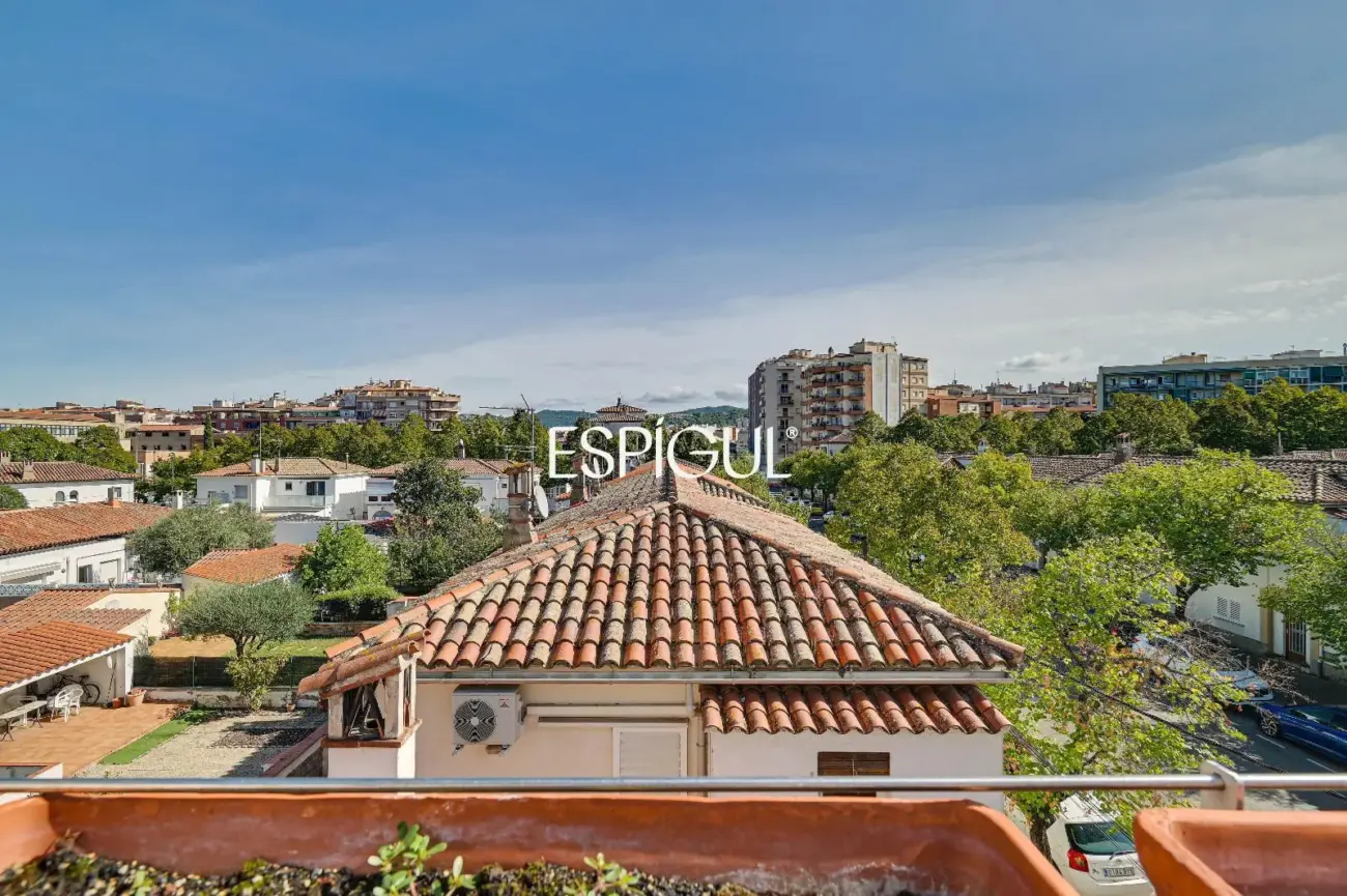 Haus zum Verkauf mit 4 Schlafzimmern in Sant Narcís