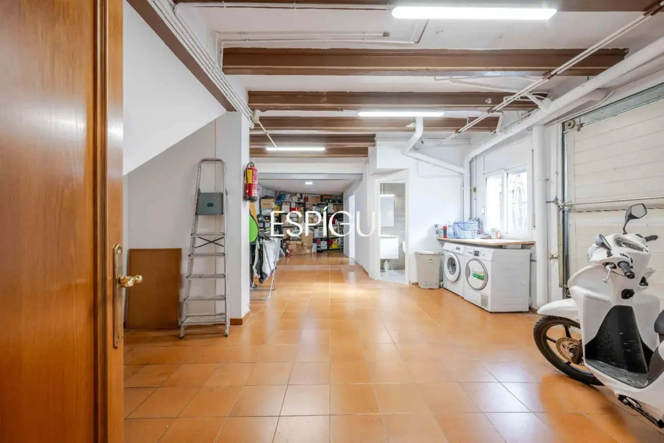 Casa esquinera con gran terraza en Sant Feliu de Guíxols