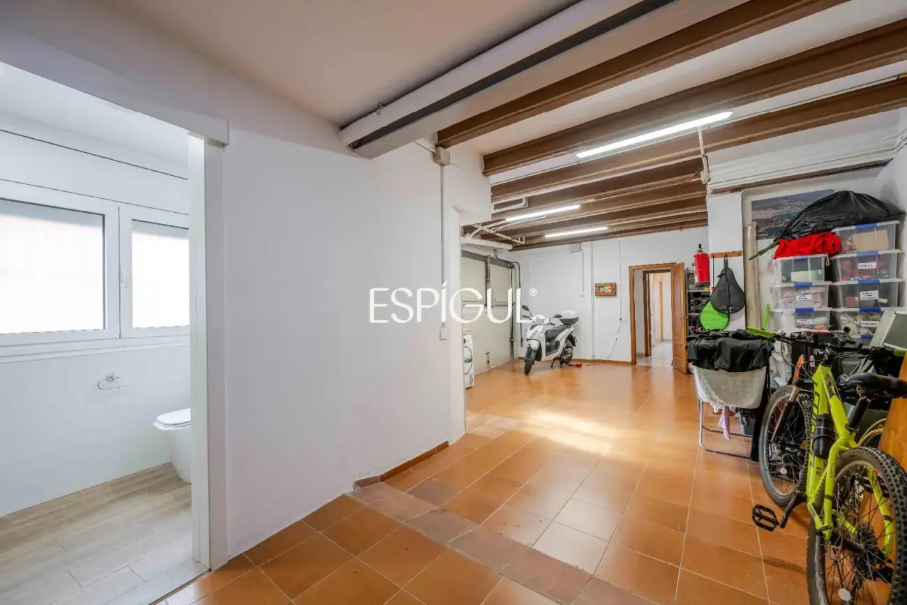 Casa esquinera con gran terraza en Sant Feliu de Guíxols