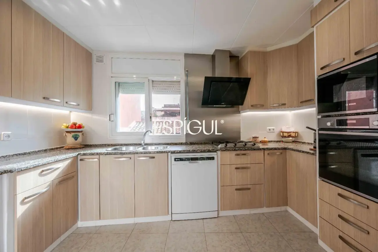 Casa esquinera con gran terraza en Sant Feliu de Guíxols