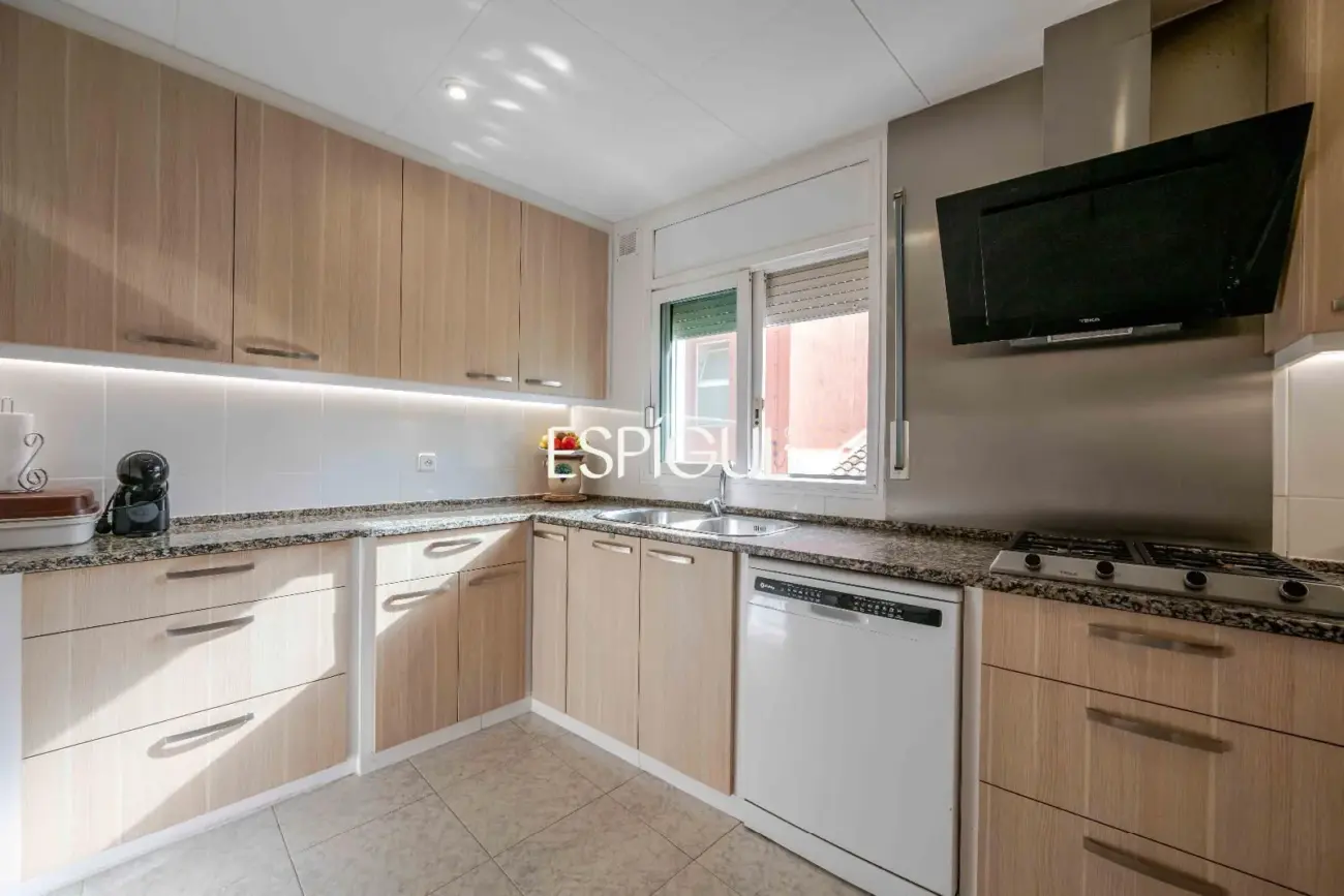 Casa esquinera con gran terraza en Sant Feliu de Guíxols