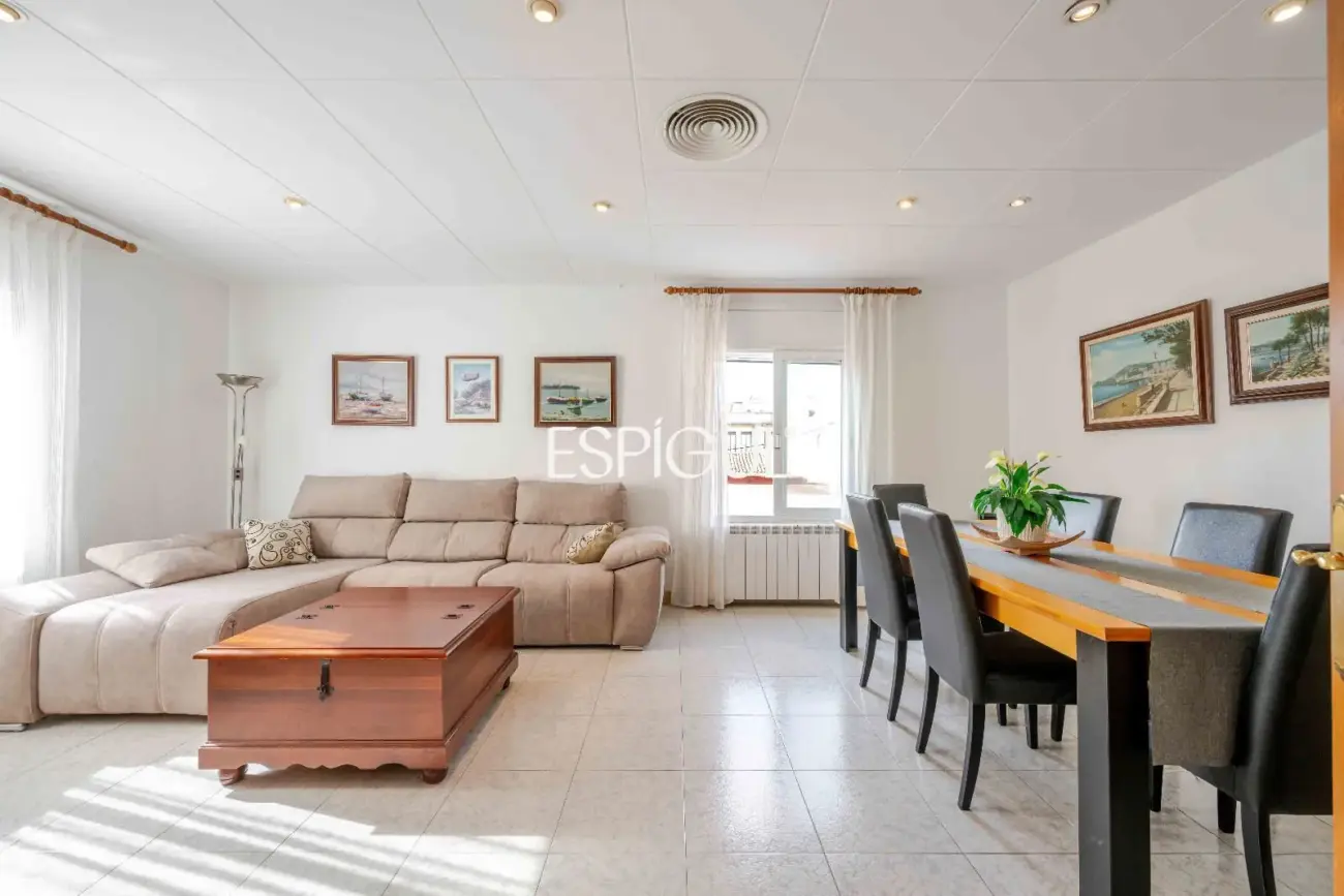 Casa esquinera con gran terraza en Sant Feliu de Guíxols