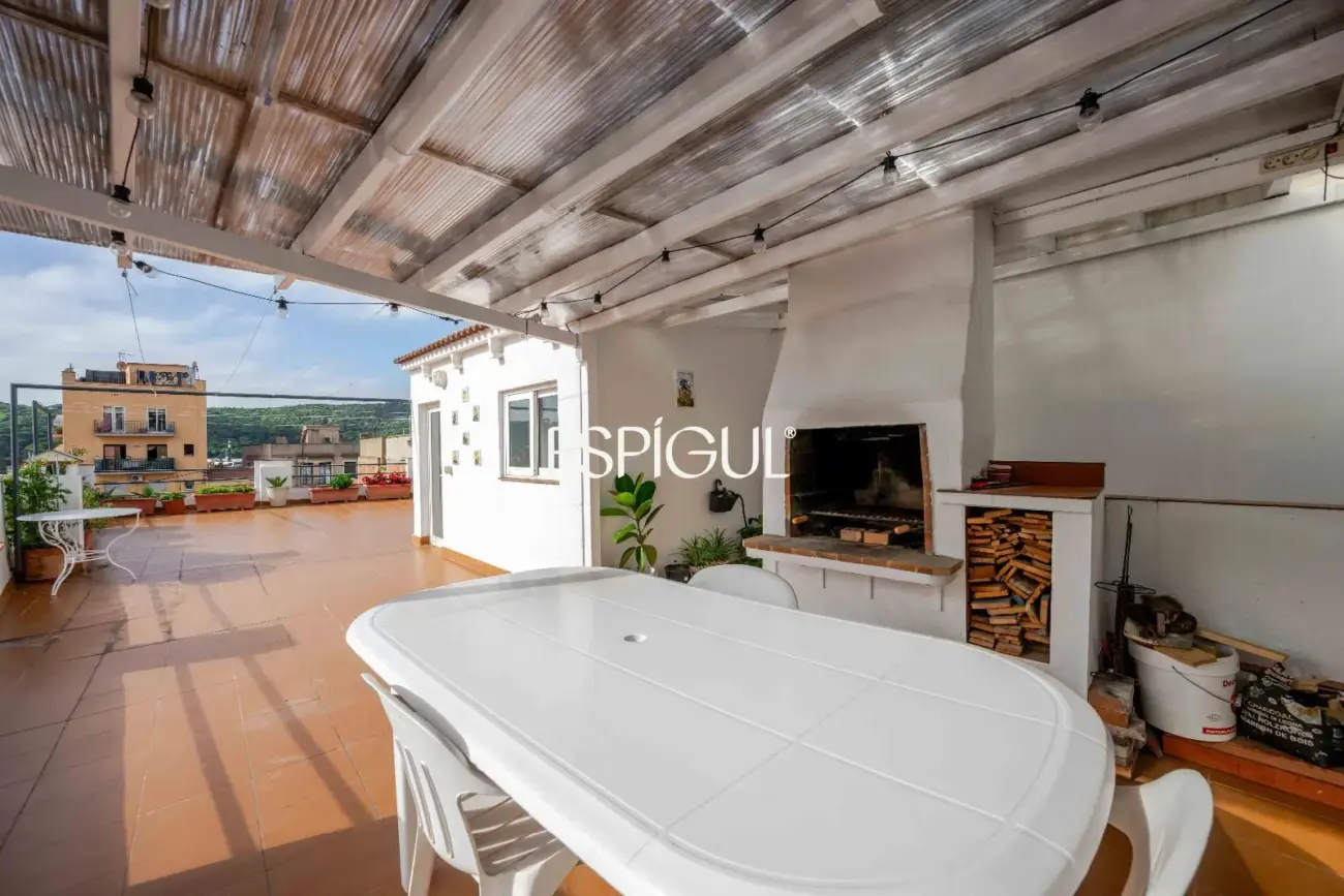 Casa esquinera con gran terraza en Sant Feliu de Guíxols