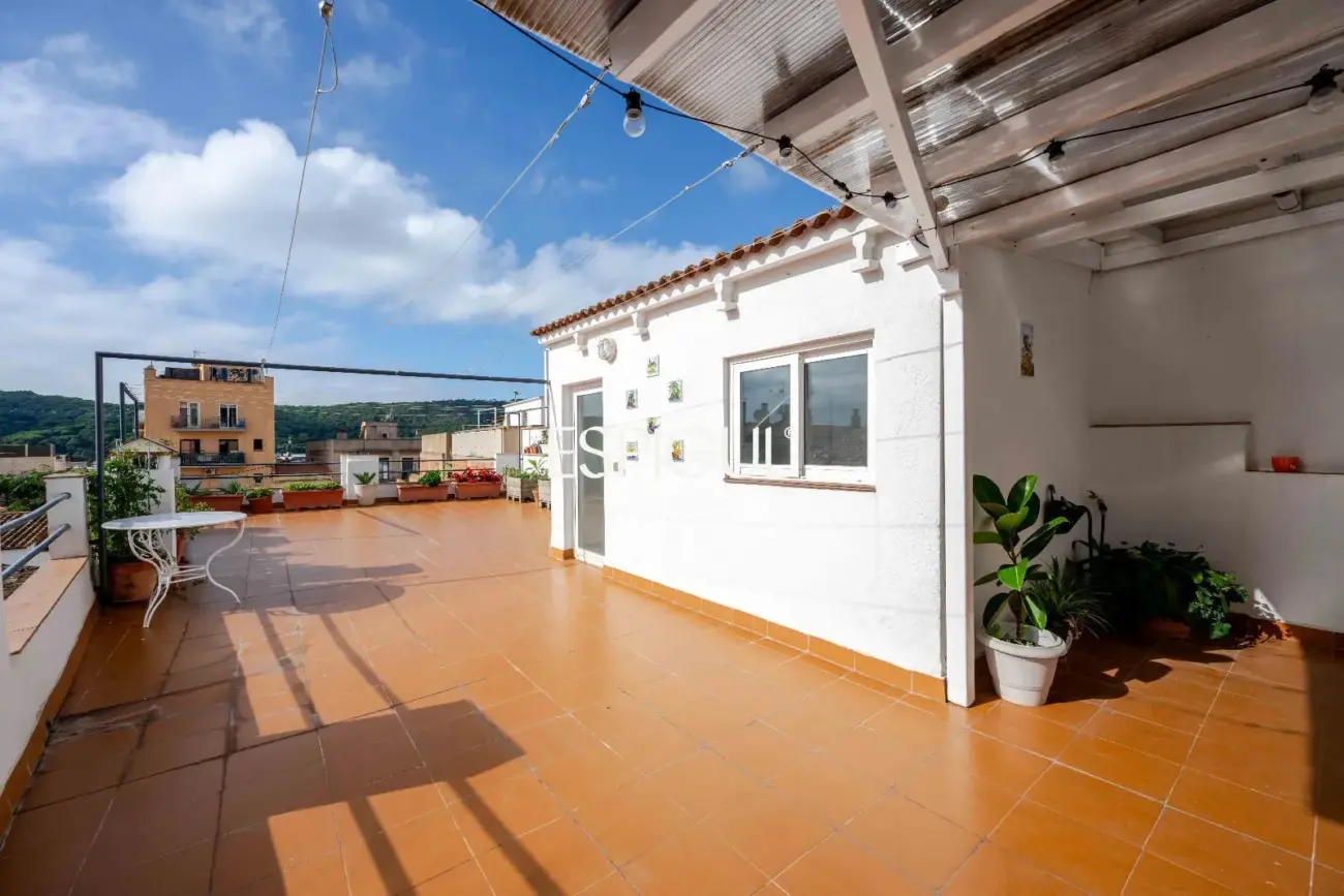 Casa esquinera con gran terraza en Sant Feliu de Guíxols