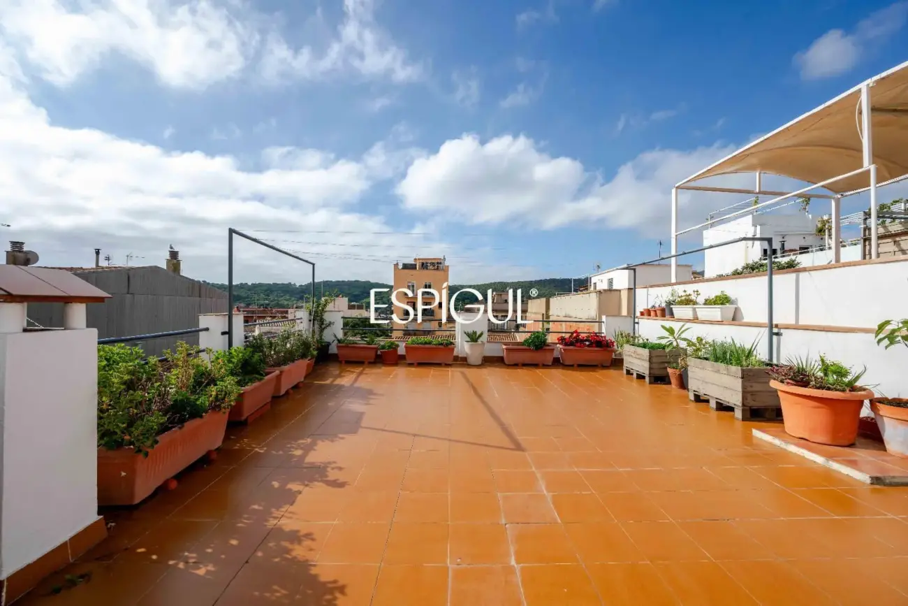 Casa esquinera con gran terraza en Sant Feliu de Guíxols