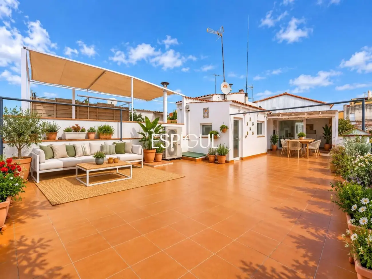 Casa esquinera con gran terraza en Sant Feliu de Guíxols