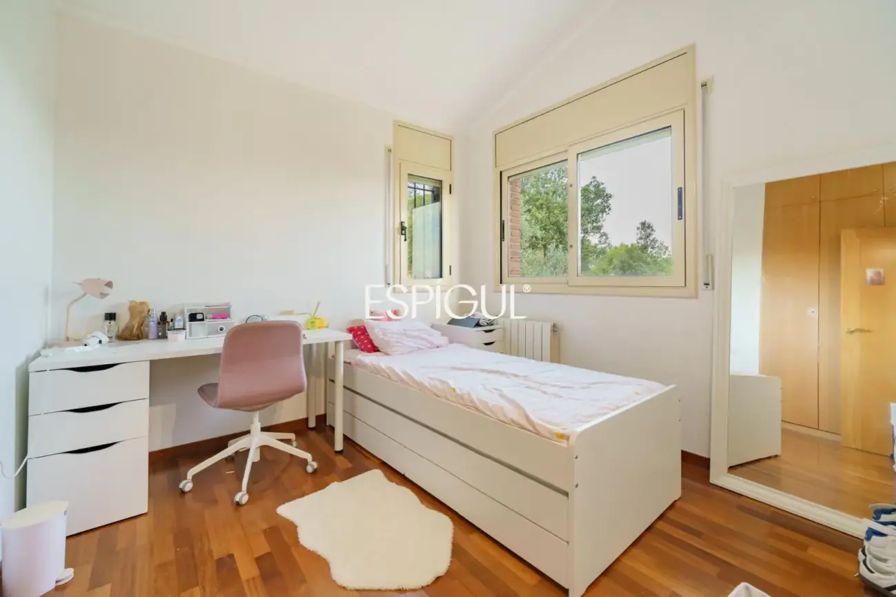 Casa cantonera amb vistes panoràmiques, piscina privada i màxima privacitat a Torre Tavernera