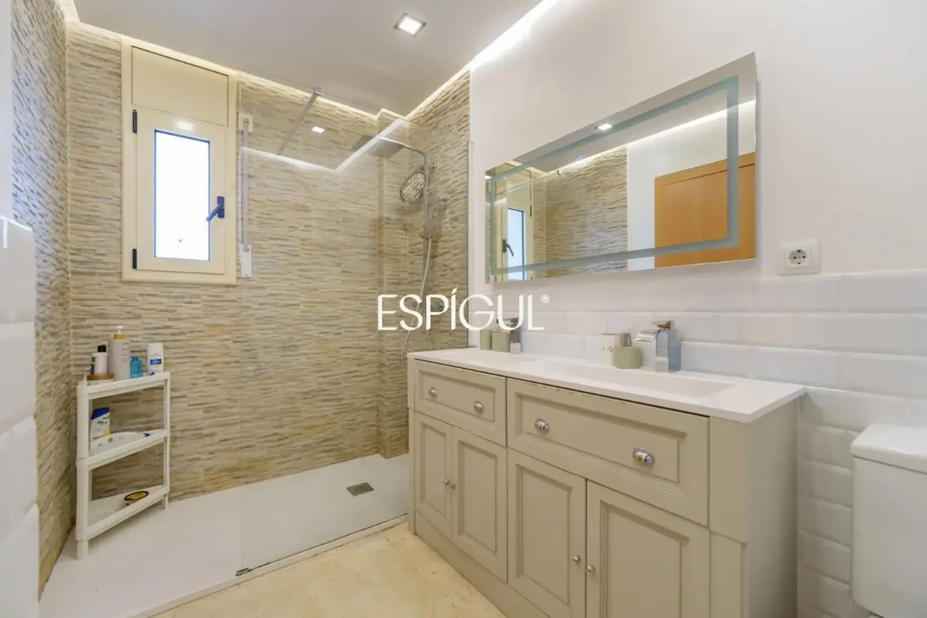Casa cantonera amb vistes panoràmiques, piscina privada i màxima privacitat a Torre Tavernera