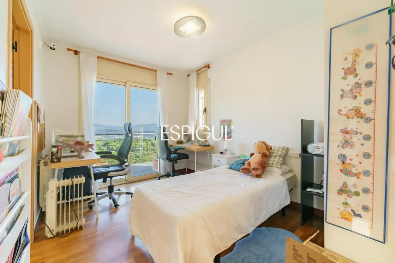 Casa cantonera amb vistes panoràmiques, piscina privada i màxima privacitat a Torre Tavernera