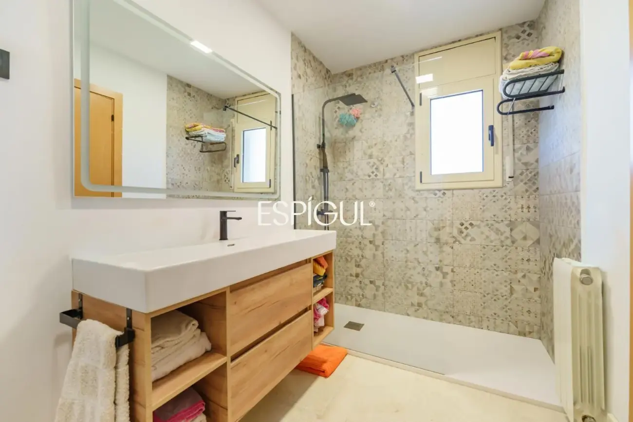 Casa cantonera amb vistes panoràmiques, piscina privada i màxima privacitat a Torre Tavernera