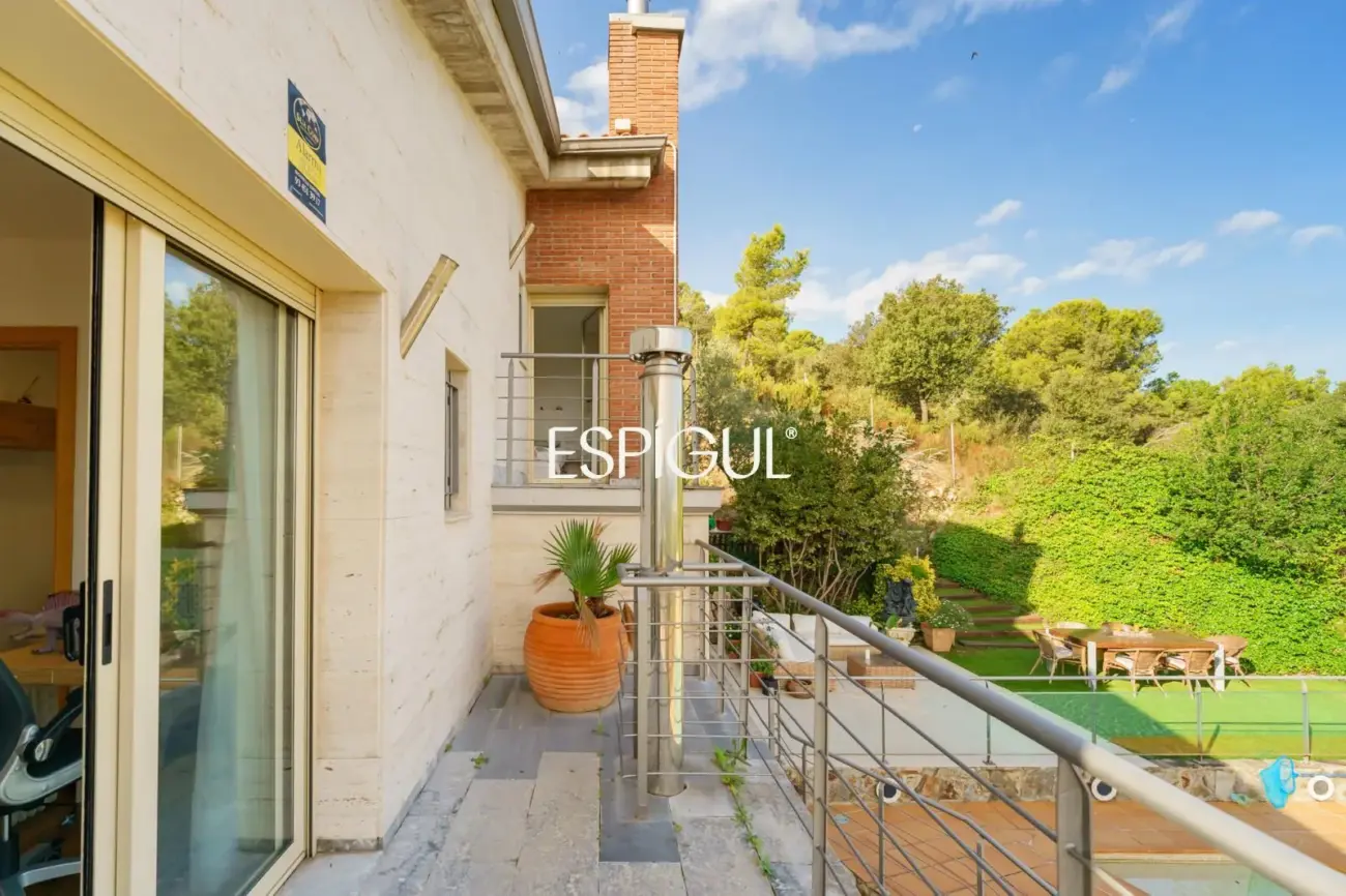 Casa cantonera amb vistes panoràmiques, piscina privada i màxima privacitat a Torre Tavernera