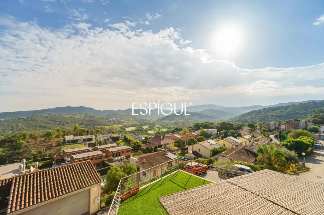 Casa cantonera amb vistes panoràmiques, piscina privada i màxima privacitat a Torre Tavernera