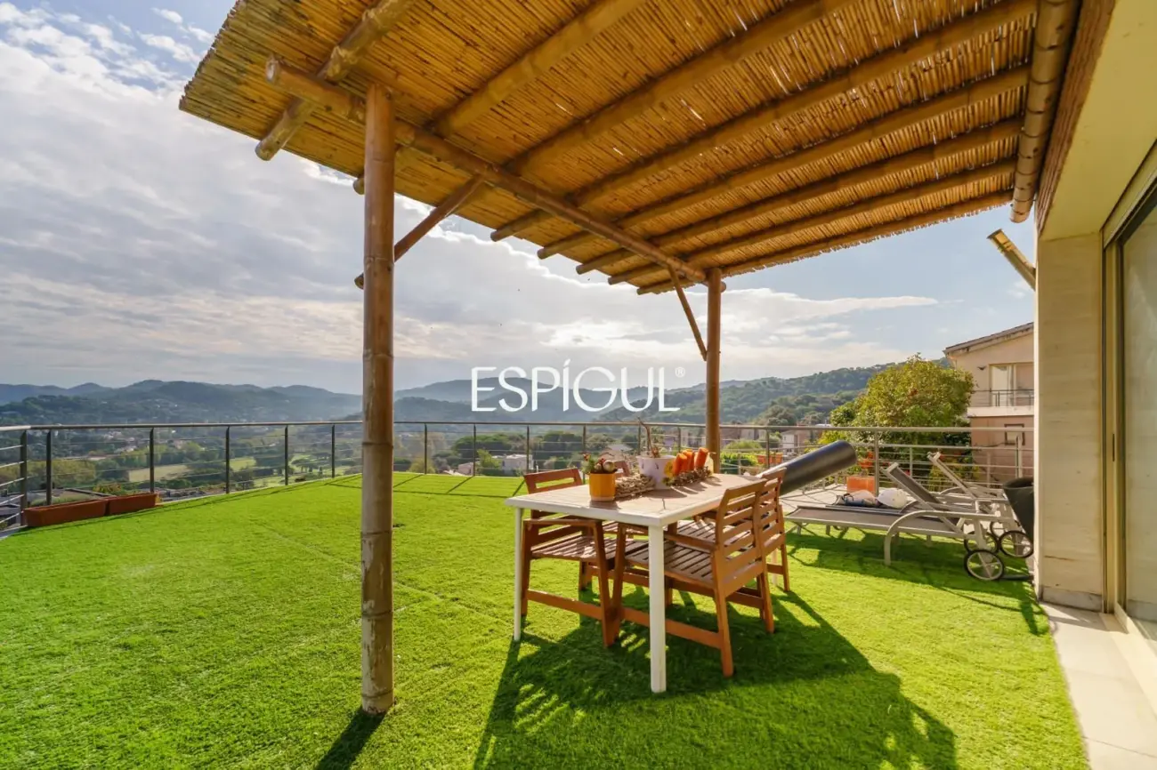 Casa cantonera amb vistes panoràmiques, piscina privada i màxima privacitat a Torre Tavernera