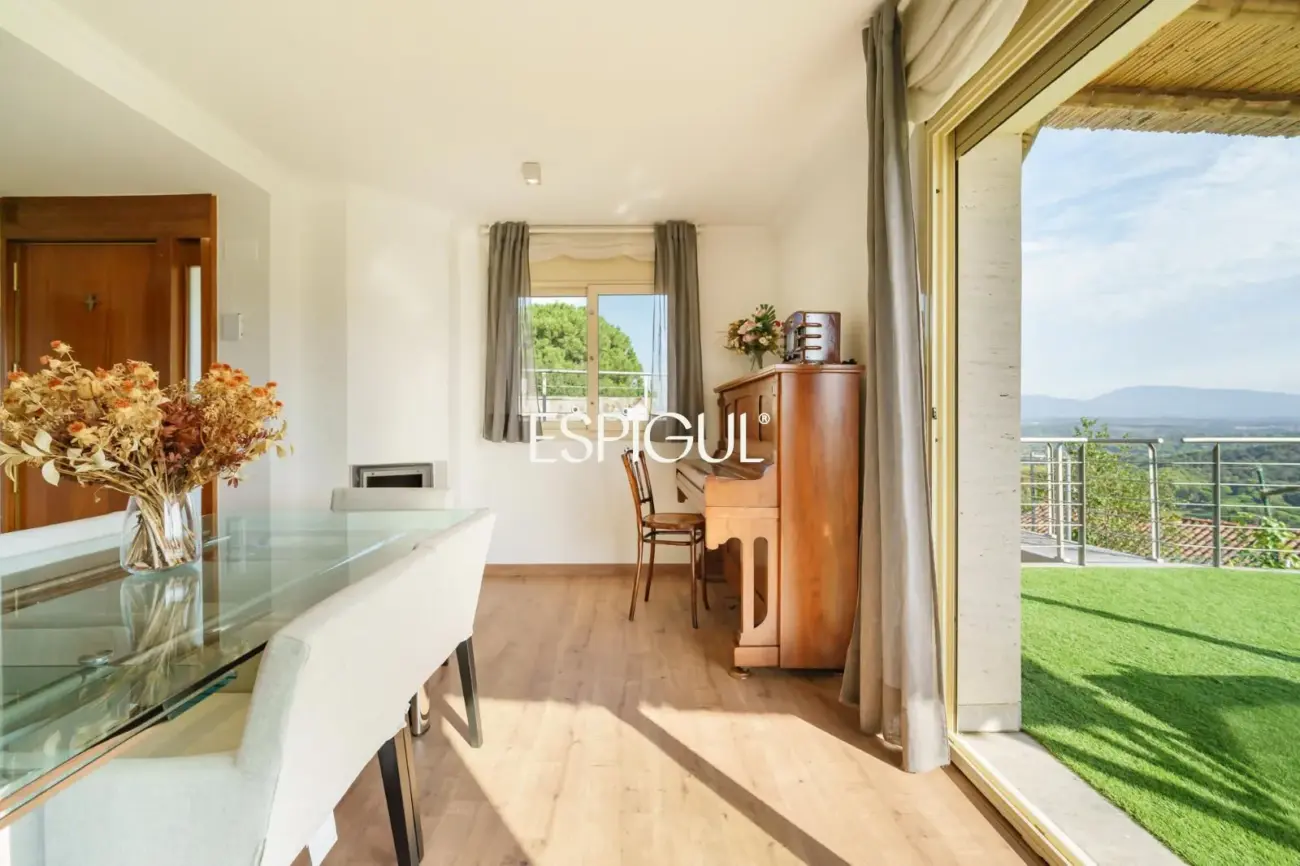Casa cantonera amb vistes panoràmiques, piscina privada i màxima privacitat a Torre Tavernera