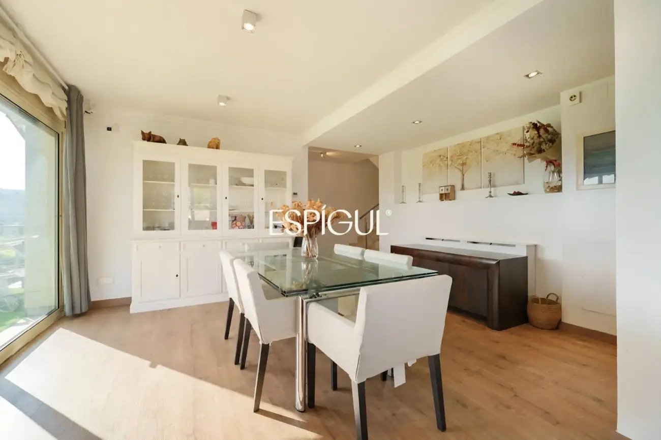 Casa cantonera amb vistes panoràmiques, piscina privada i màxima privacitat a Torre Tavernera