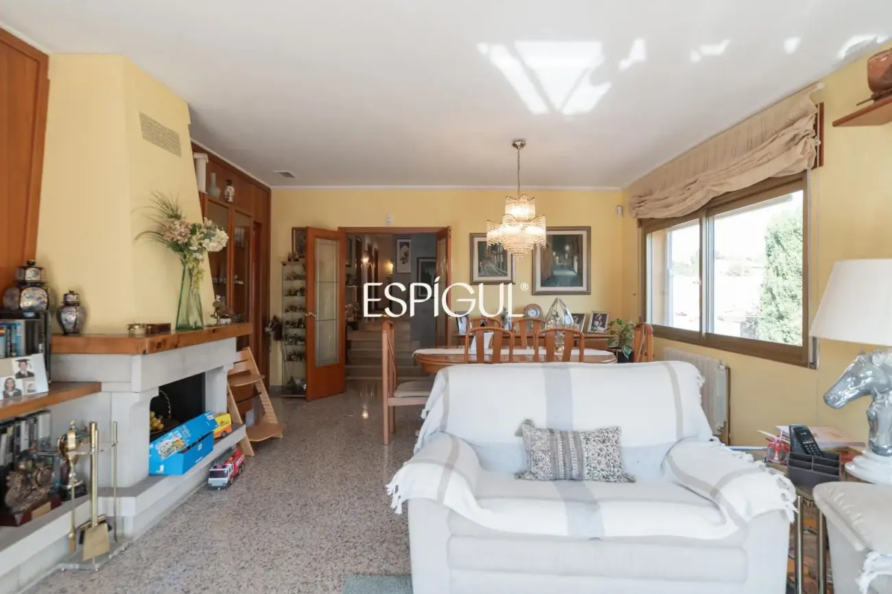 Casa independiente con gran parcela exterior en Mas Aliu