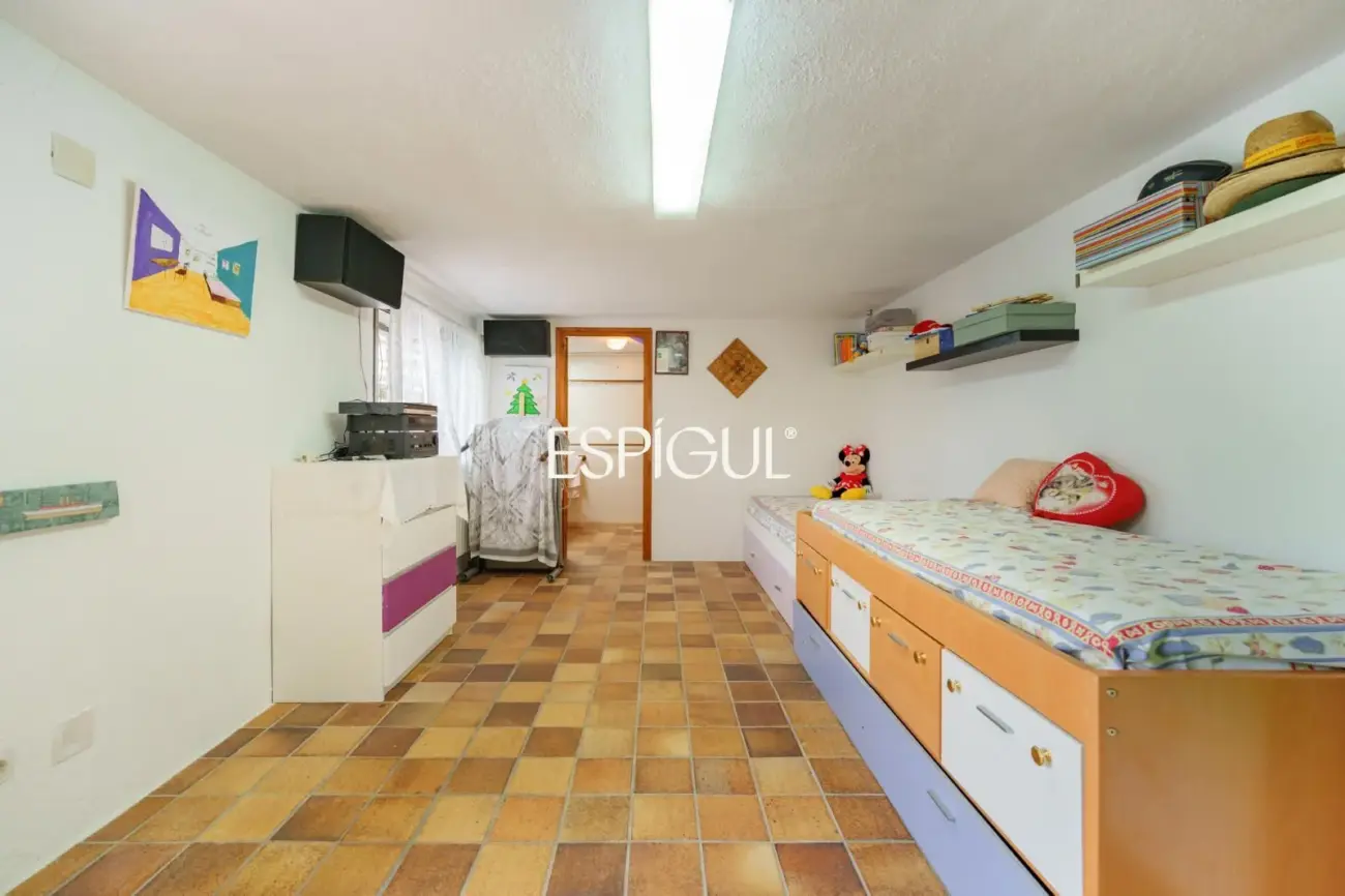 Maison individuelle avec piscine et grand jardin à 2 minutes à pied du centre de Vallromanes