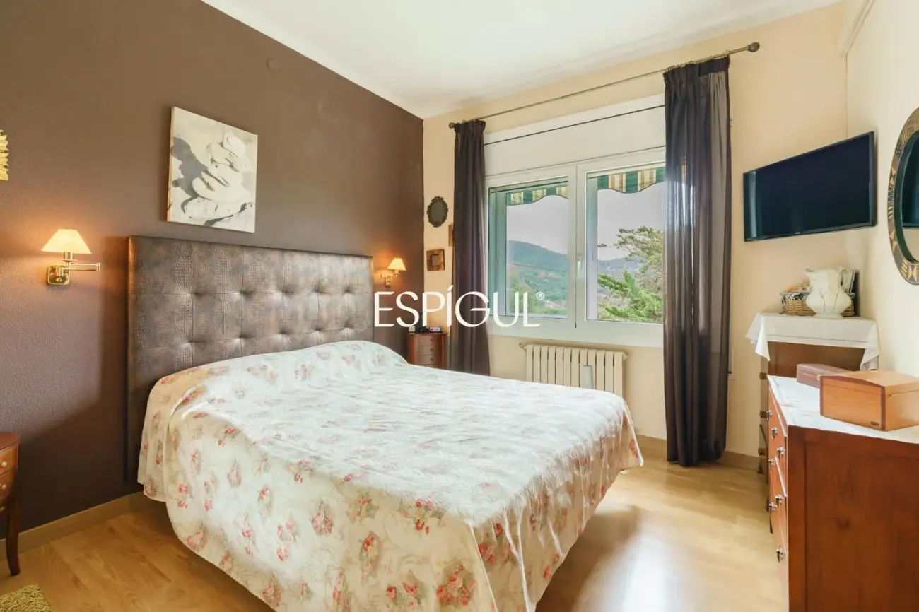 Maison individuelle avec piscine et grand jardin à 2 minutes à pied du centre de Vallromanes