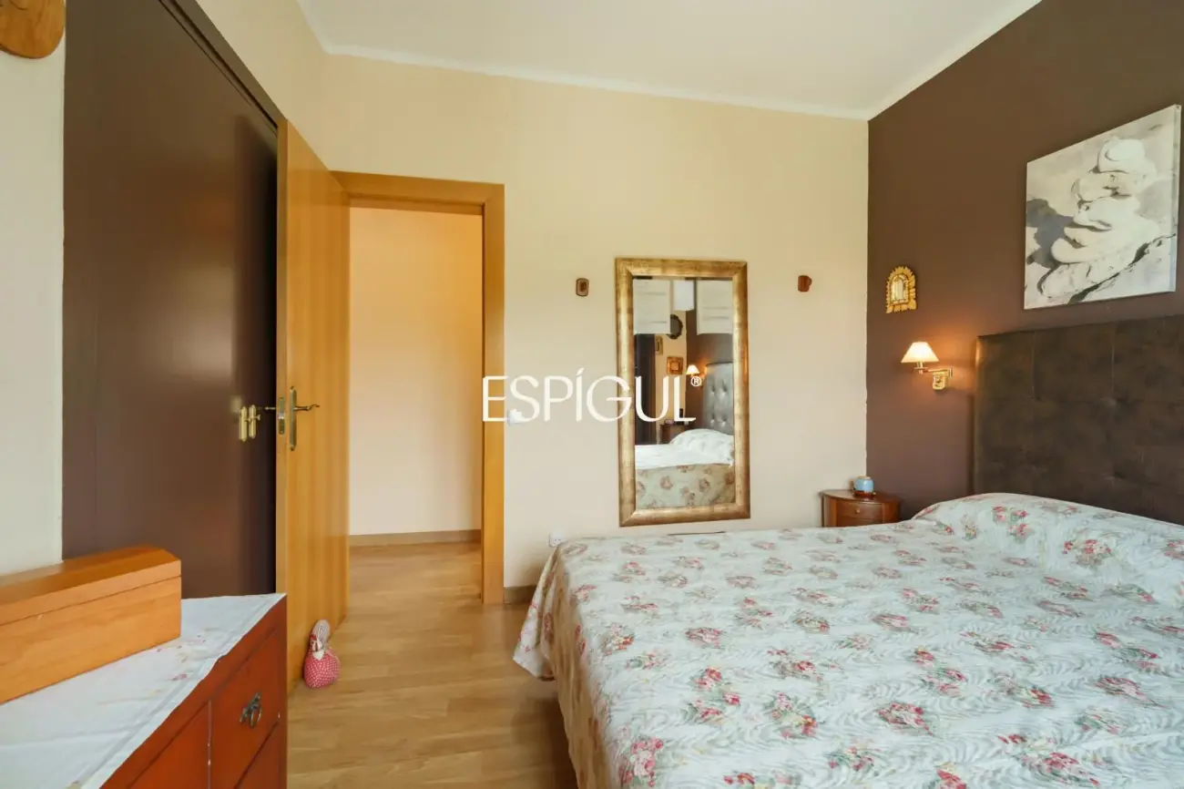 Maison individuelle avec piscine et grand jardin à 2 minutes à pied du centre de Vallromanes