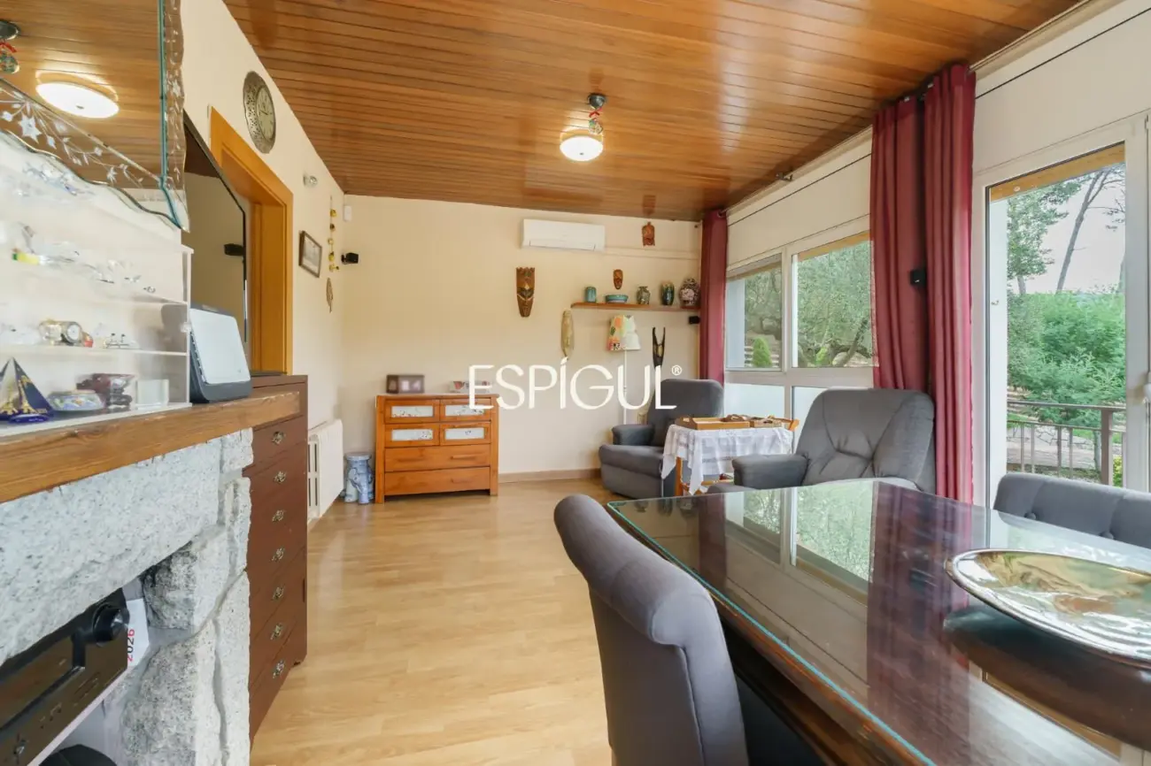 Maison individuelle avec piscine et grand jardin à 2 minutes à pied du centre de Vallromanes