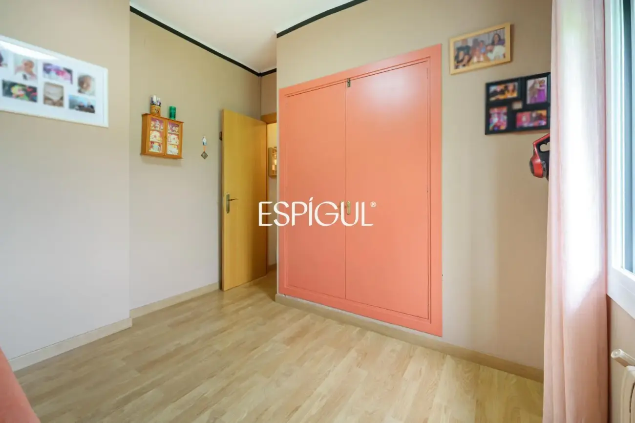 Maison individuelle avec piscine et grand jardin à 2 minutes à pied du centre de Vallromanes