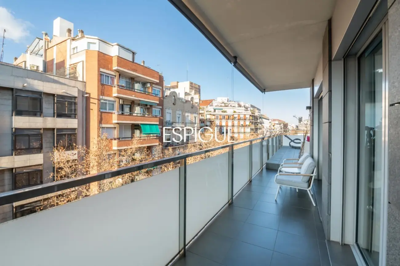 Two homes with a large 100 m² terrace and possibility of joining them together