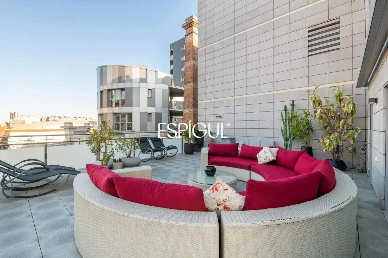 Two homes with a large 100 m² terrace and possibility of joining them together