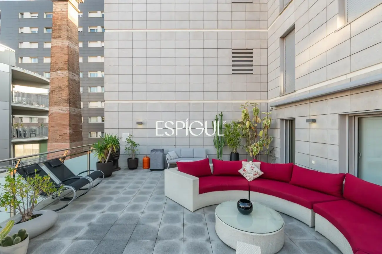 Two homes with a large 100 m² terrace and possibility of joining them together