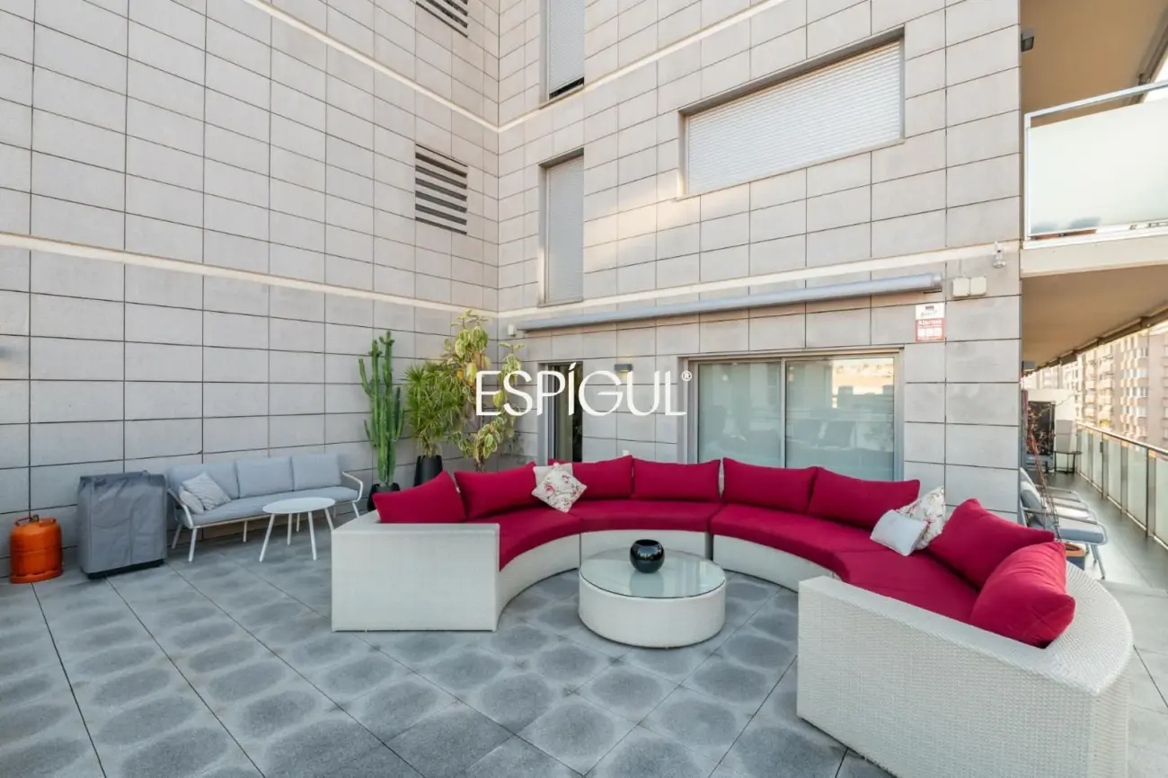 Two homes with a large 100 m² terrace and possibility of joining them together