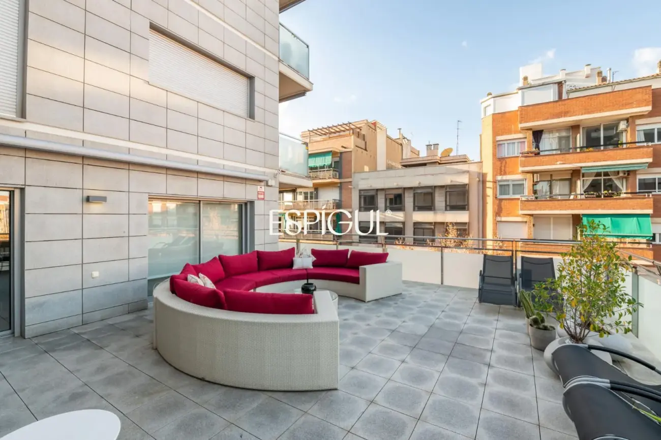 Two homes with a large 100 m² terrace and possibility of joining them together