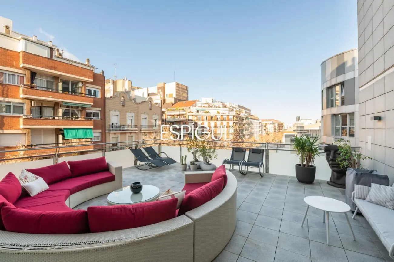 Two homes with a large 100 m² terrace and possibility of joining them together