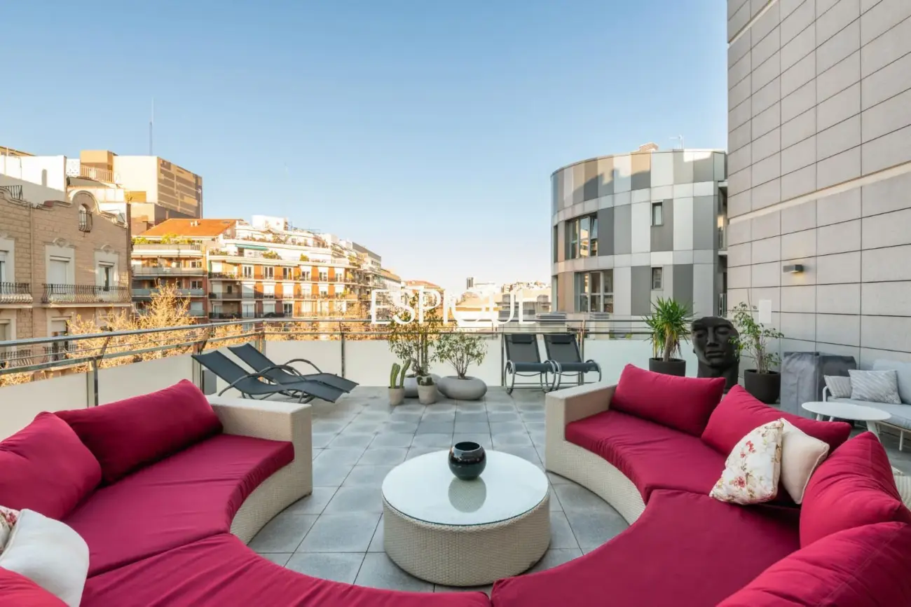 Two homes with a large 100 m² terrace and possibility of joining them together