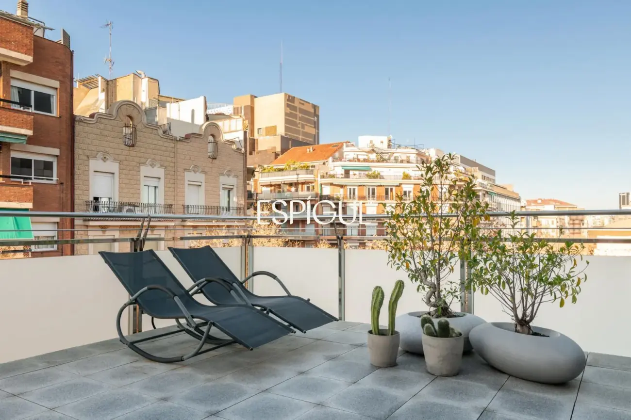 Two homes with a large 100 m² terrace and possibility of joining them together