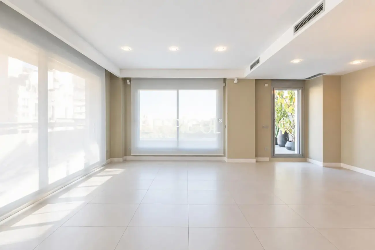 Two homes with a large 100 m² terrace and possibility of joining them together
