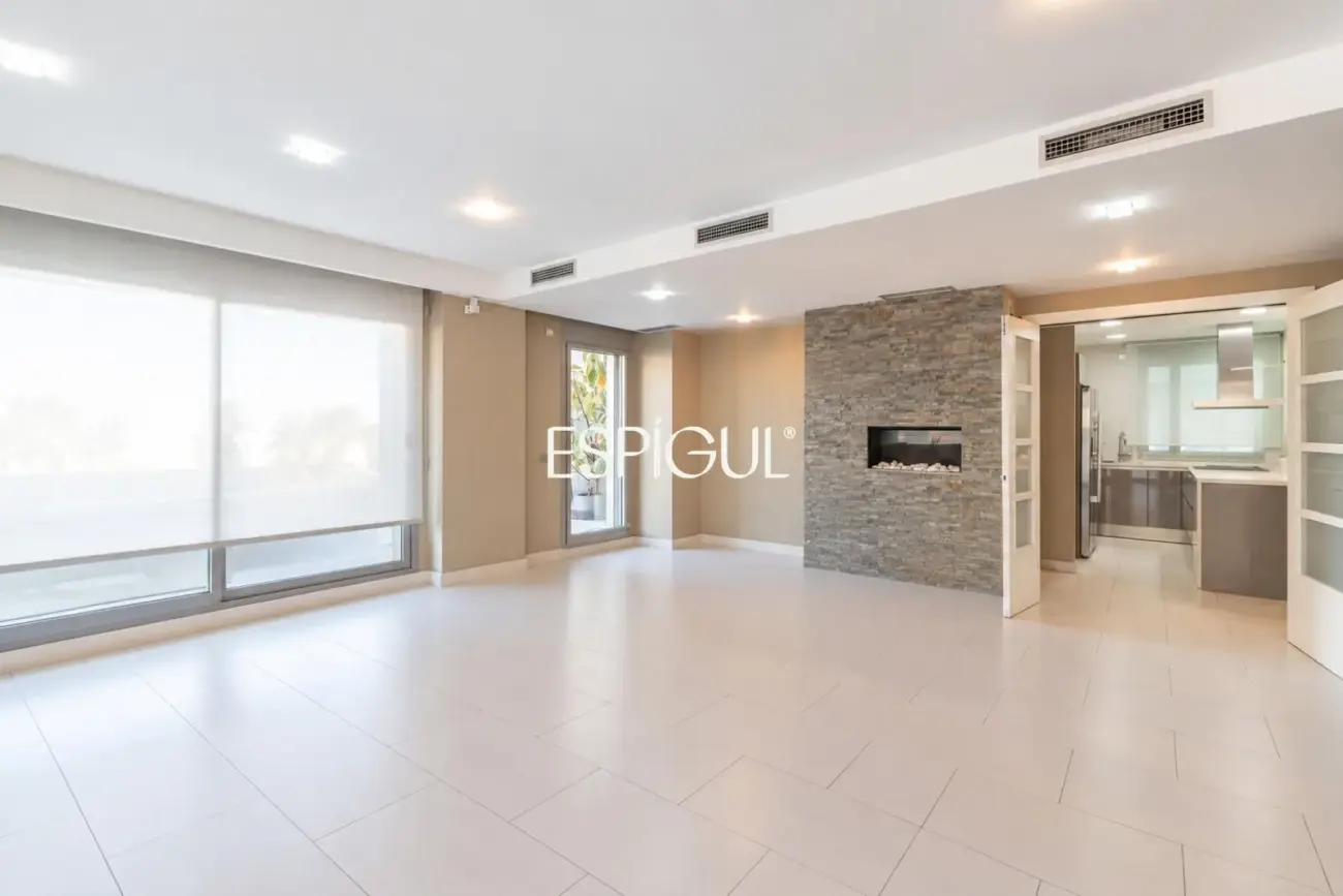 Two homes with a large 100 m² terrace and possibility of joining them together