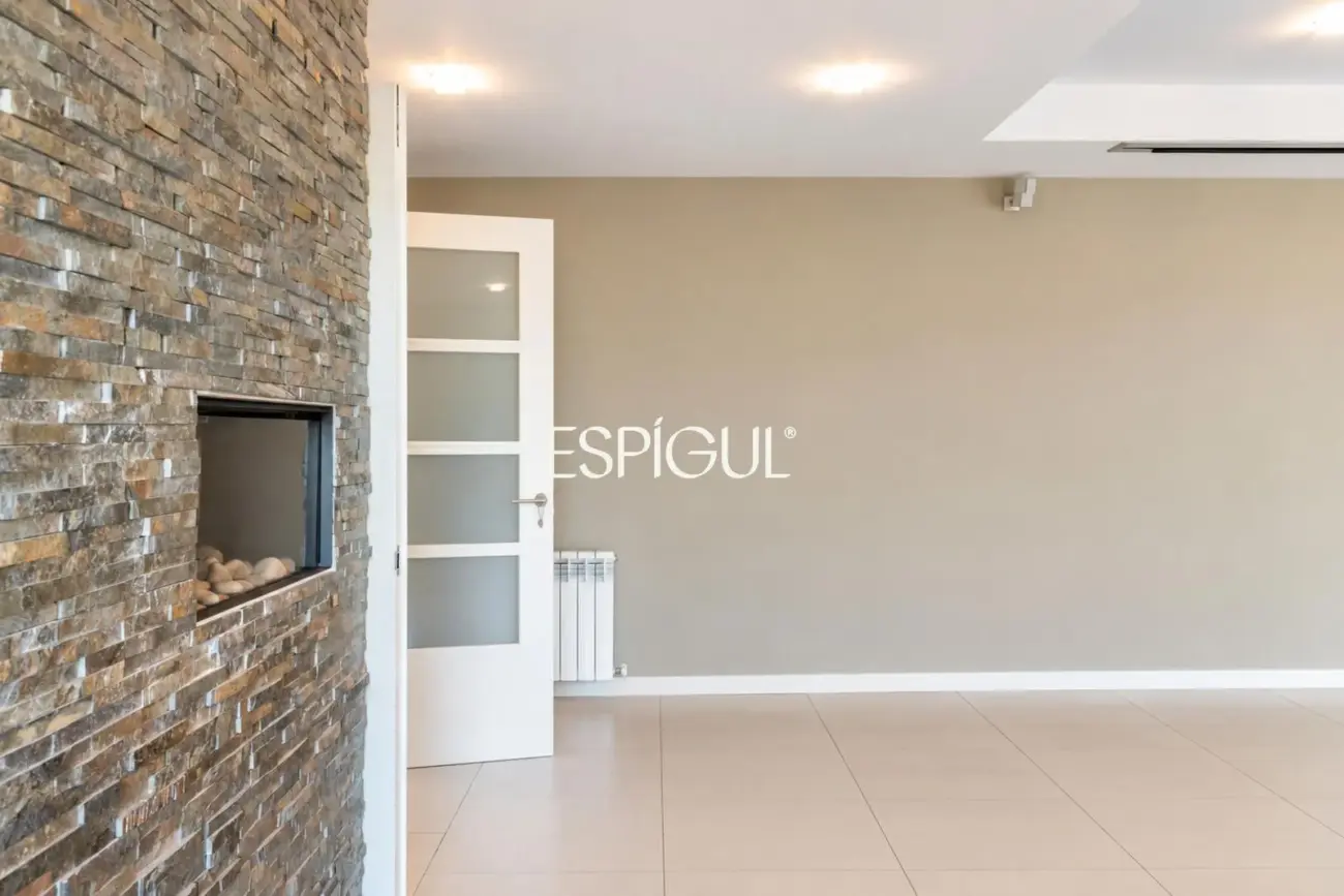 Two homes with a large 100 m² terrace and possibility of joining them together