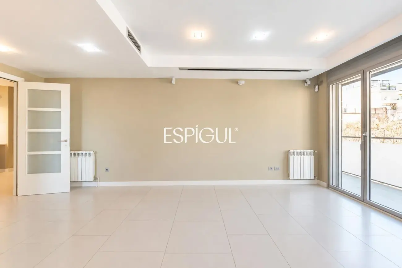 Two homes with a large 100 m² terrace and possibility of joining them together