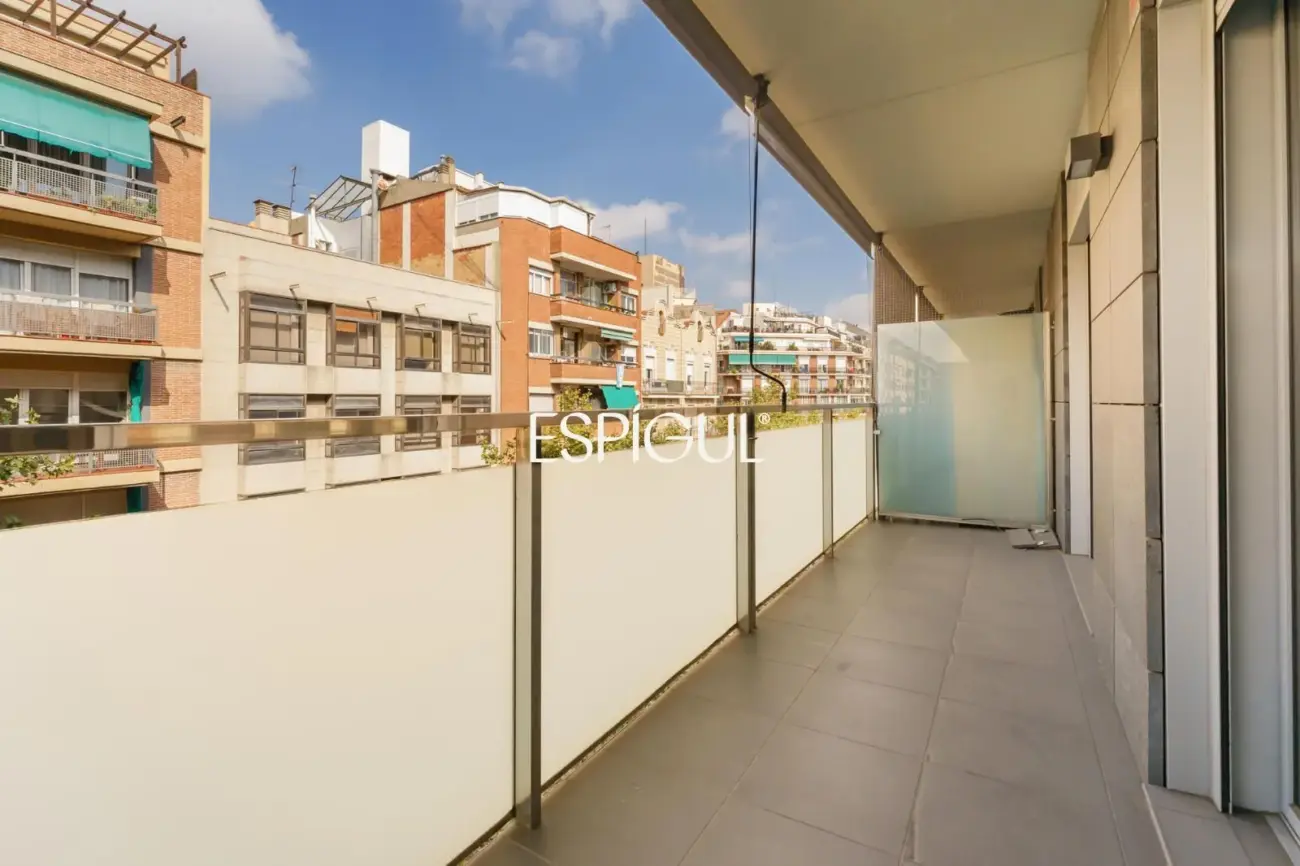 Two homes with a large 100 m² terrace and possibility of joining them together