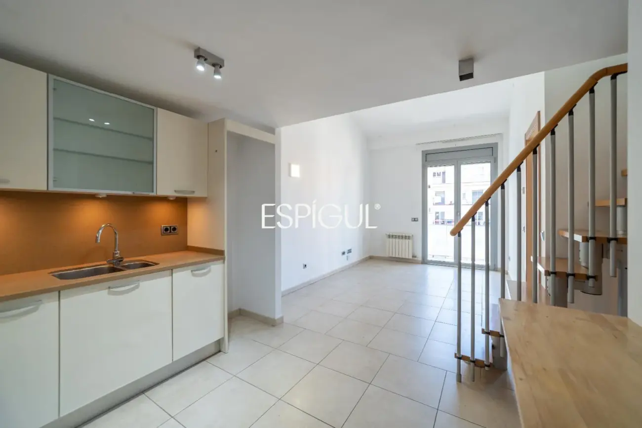 Maisonette-Wohnung mit zwei Zimmern im Zentrum von Girona zu verkaufen