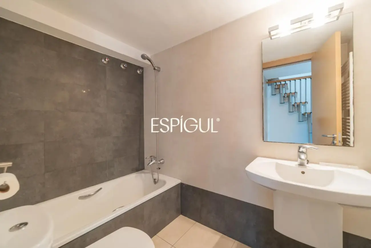 Maisonette-Wohnung mit zwei Zimmern im Zentrum von Girona zu verkaufen