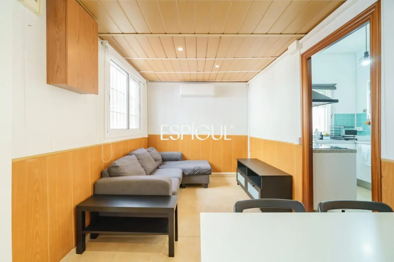 Encanto, luz y tranquilidad: Casa-dúplex con patio exterior en Sants