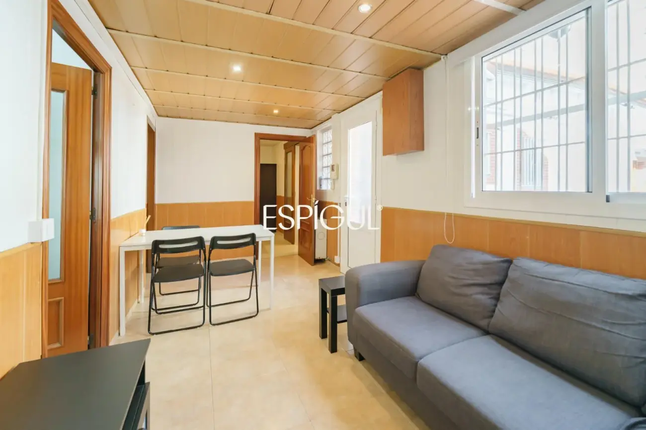 Encanto, luz y tranquilidad: Casa-dúplex con patio exterior en Sants