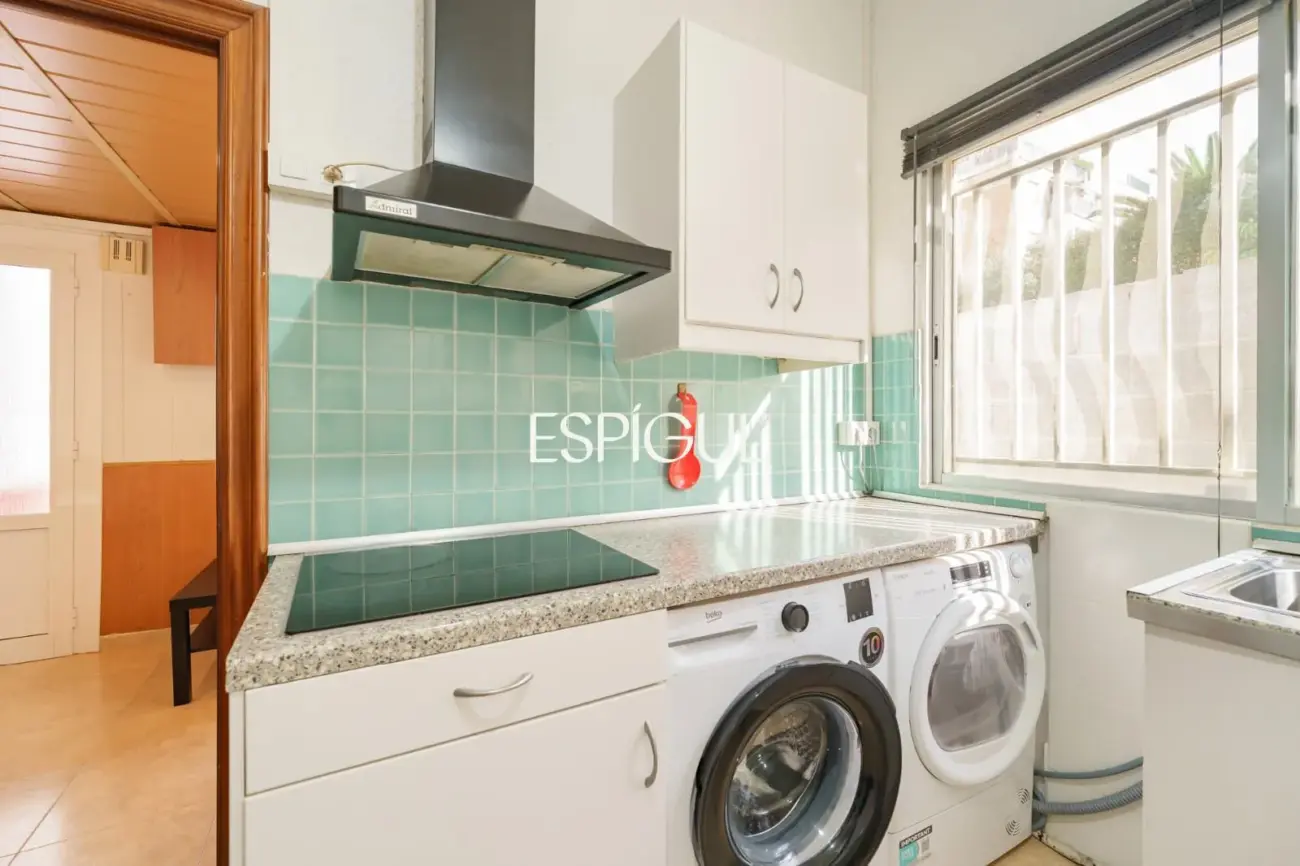 Encanto, luz y tranquilidad: Casa-dúplex con patio exterior en Sants
