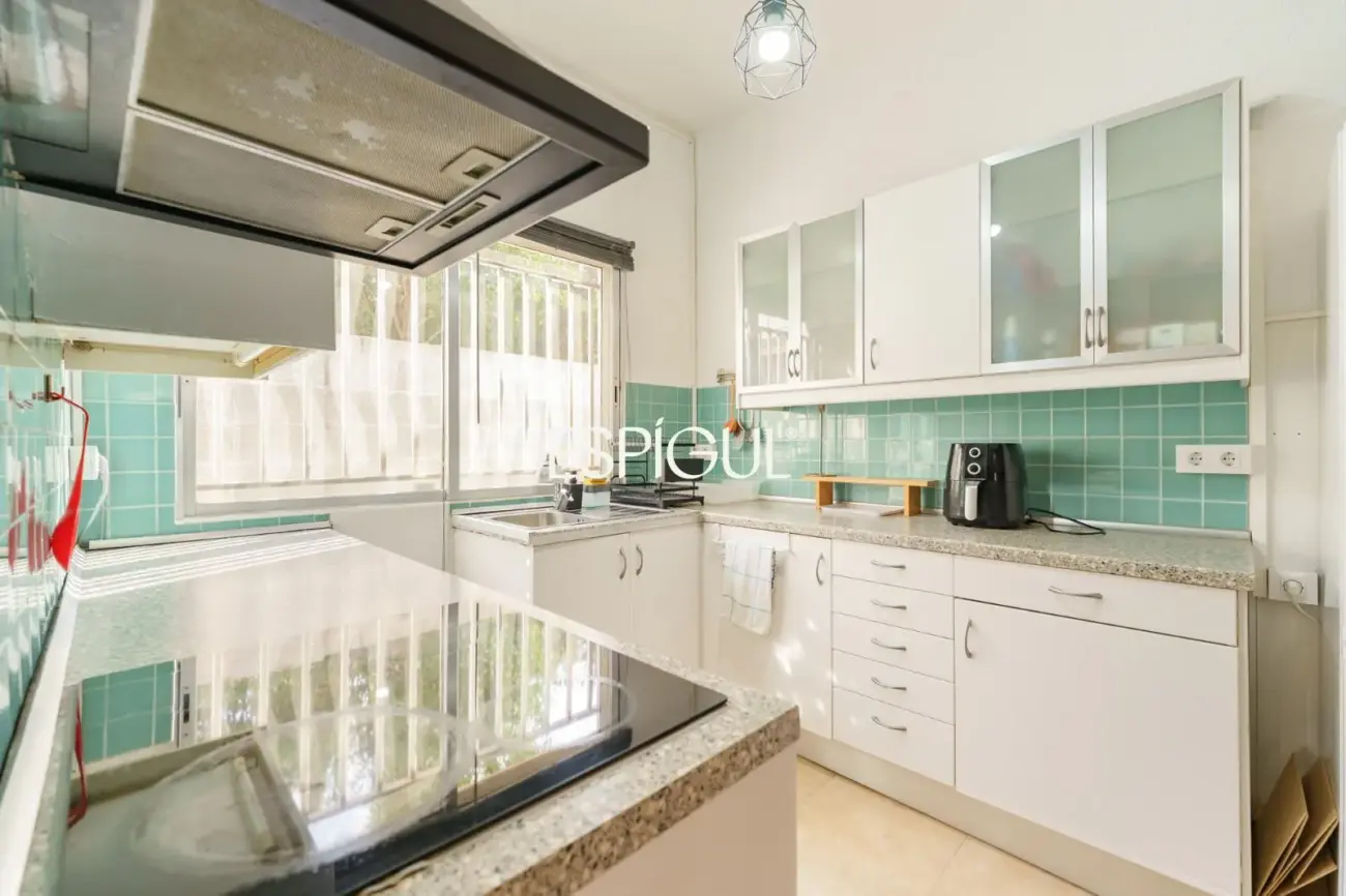 Encanto, luz y tranquilidad: Casa-dúplex con patio exterior en Sants