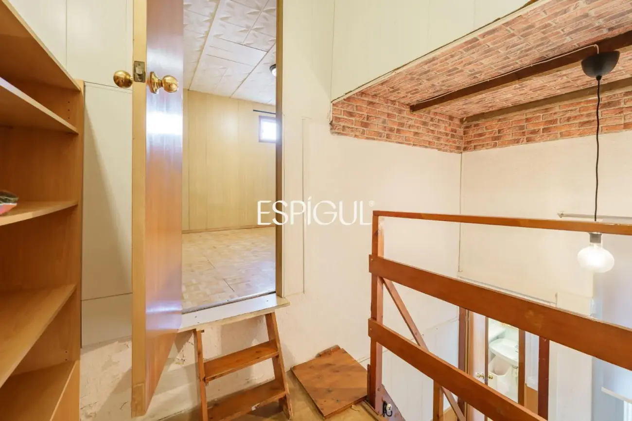 Encanto, luz y tranquilidad: Casa-dúplex con patio exterior en Sants
