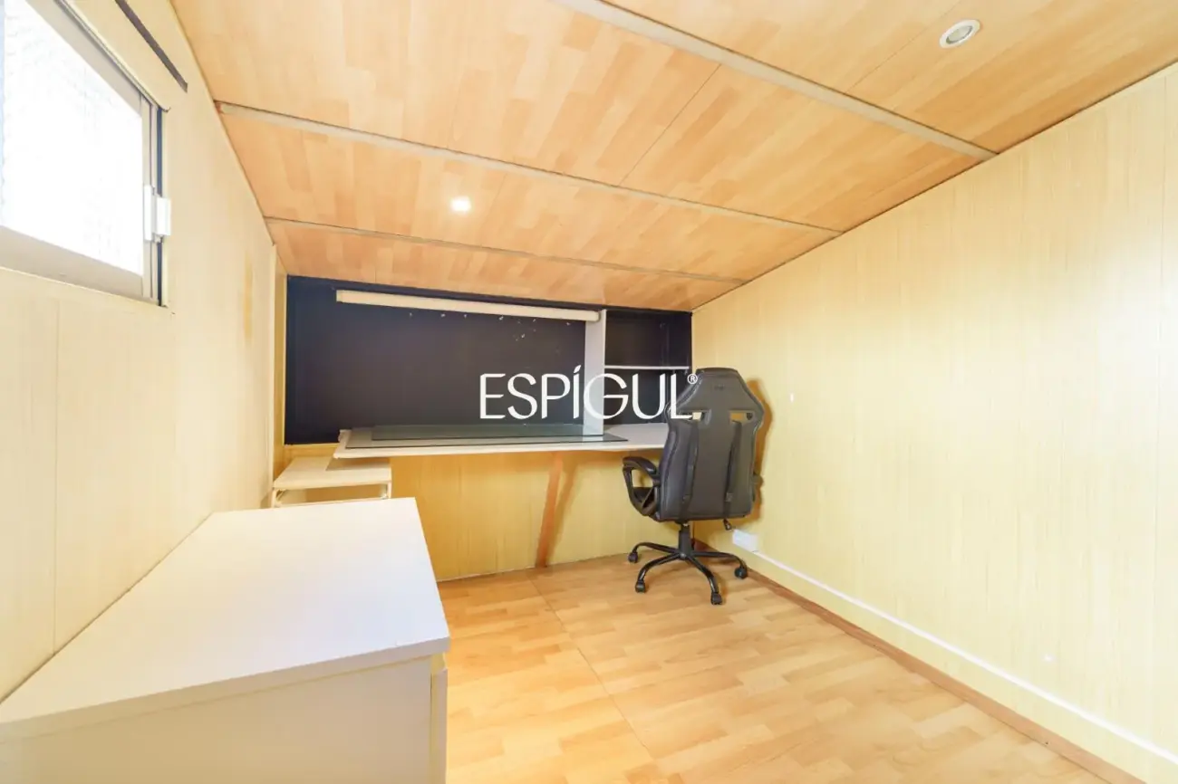 Encanto, luz y tranquilidad: Casa-dúplex con patio exterior en Sants
