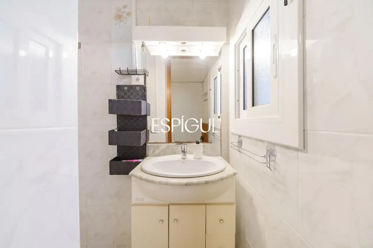 Encanto, luz y tranquilidad: Casa-dúplex con patio exterior en Sants