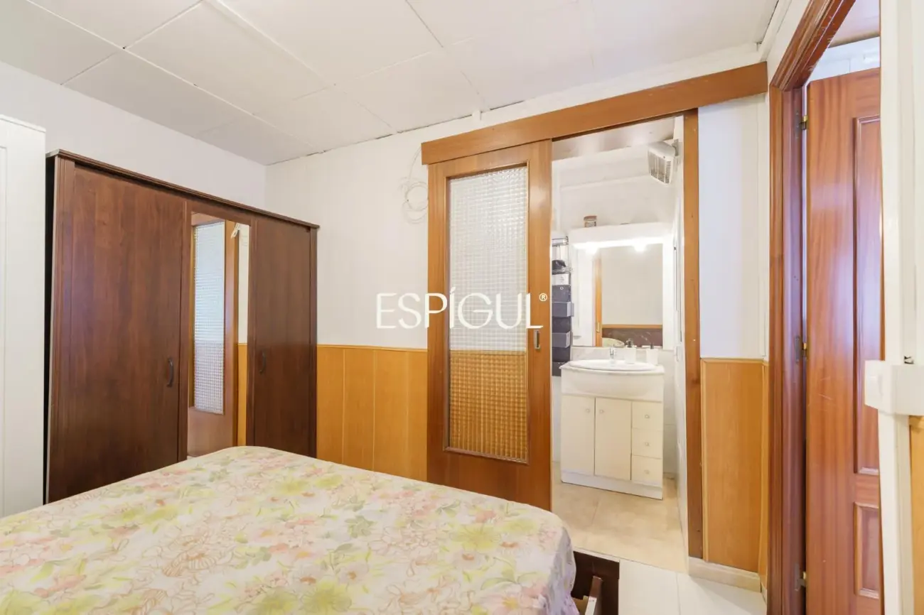 Encanto, luz y tranquilidad: Casa-dúplex con patio exterior en Sants