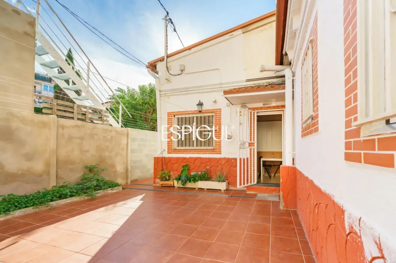 Encanto, luz y tranquilidad: Casa-dúplex con patio exterior en Sants